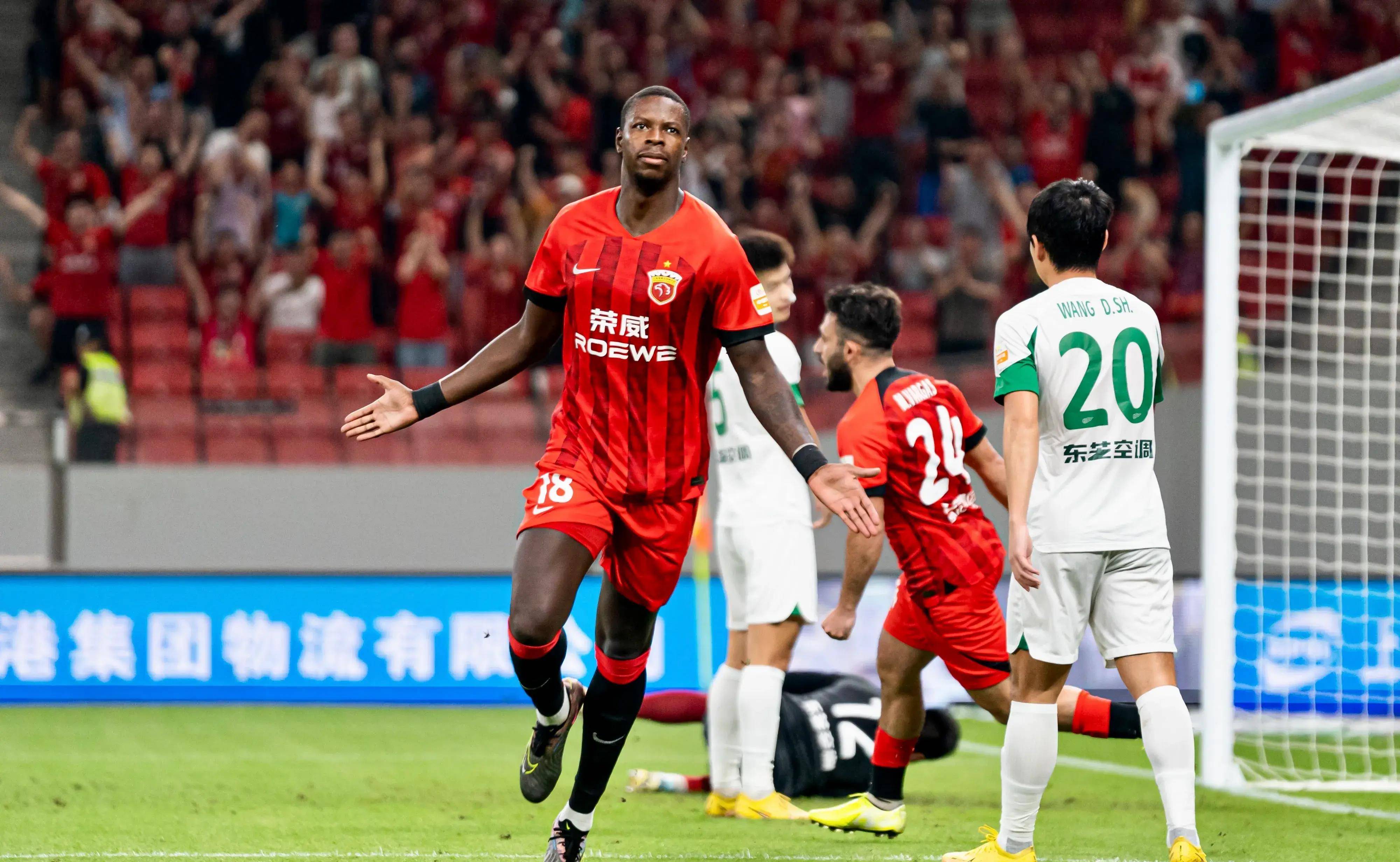 kaiyun-詹姆斯在DWG比赛中出色防守，领先优势明显引发热议！-kaiyun